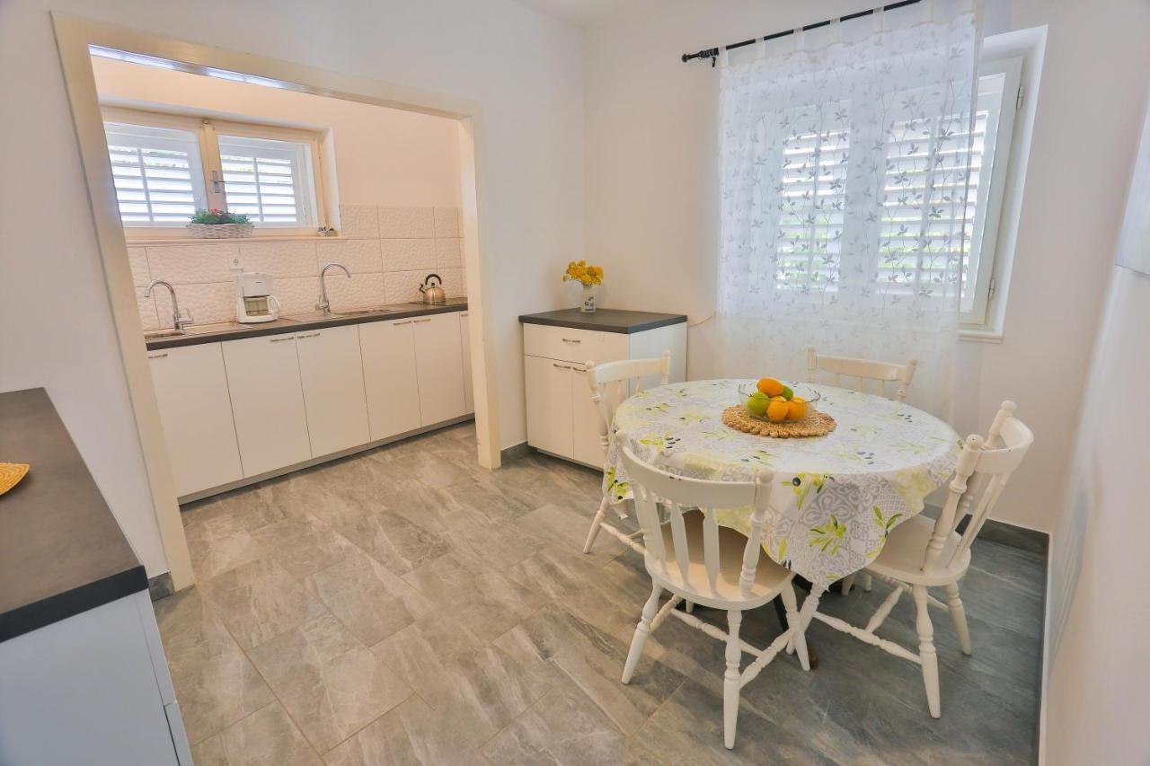 Guesthouse On The Beach Башка-Вода Екстер'єр фото